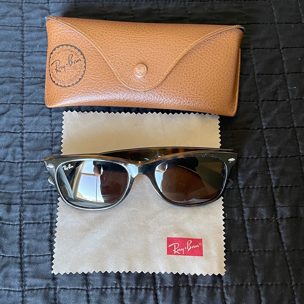 Ray-Ban Sunglasses & Case 🤎